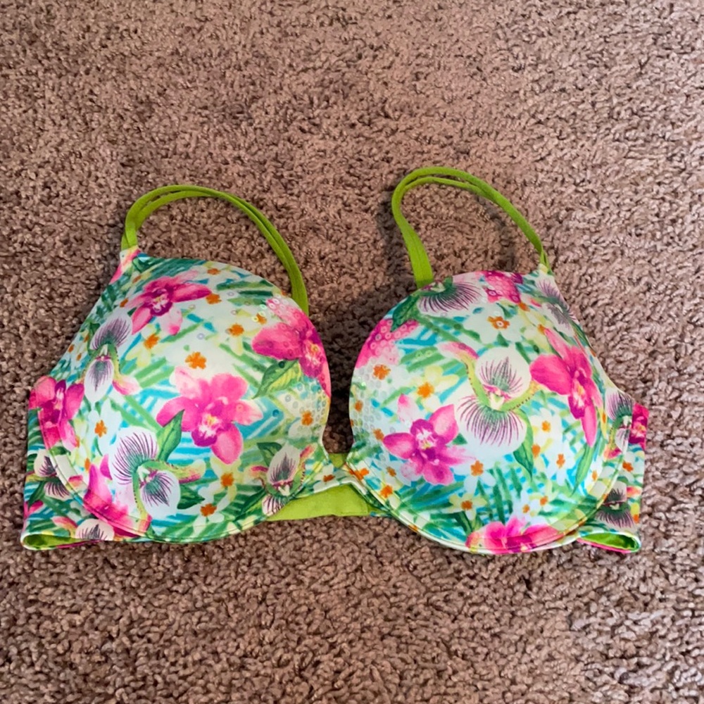 Victoria’s Secret very sexy push up bra size 34 D